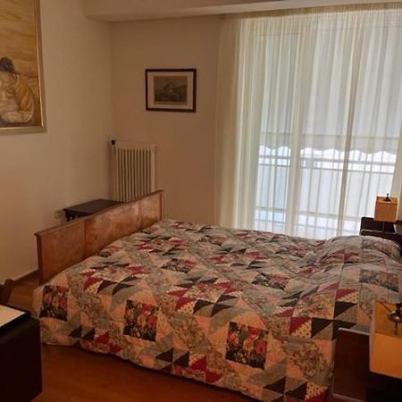 Spacious And Sunny Appartment In Cholargos أثينا المظهر الخارجي الصورة