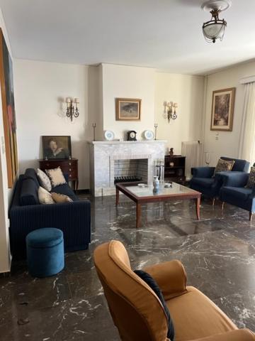Spacious And Sunny Appartment In Cholargos أثينا المظهر الخارجي الصورة