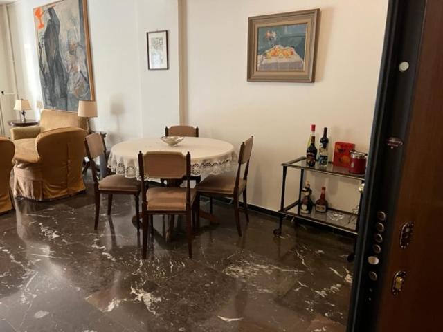 Spacious And Sunny Appartment In Cholargos أثينا المظهر الخارجي الصورة