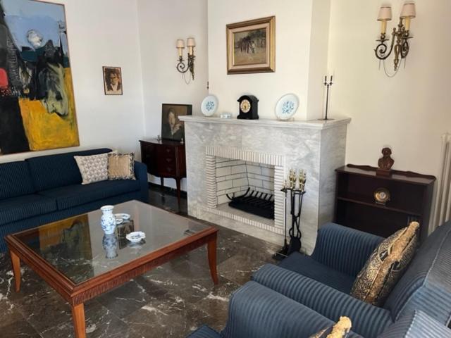Spacious And Sunny Appartment In Cholargos أثينا المظهر الخارجي الصورة