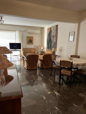 Spacious And Sunny Appartment In Cholargos أثينا المظهر الخارجي الصورة
