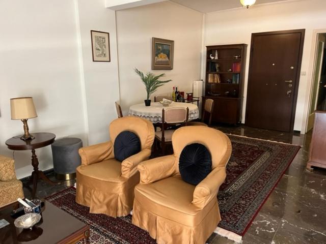 Spacious And Sunny Appartment In Cholargos أثينا المظهر الخارجي الصورة