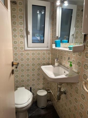 Spacious And Sunny Appartment In Cholargos أثينا المظهر الخارجي الصورة